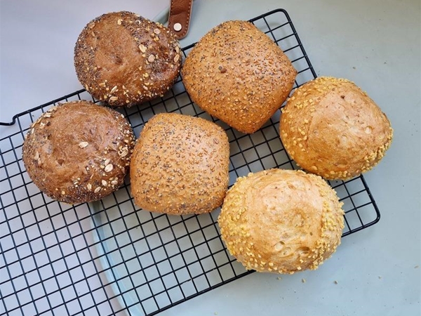 Harde Bollen Mix Wit + Meergranen&nbsp;pulled chicken