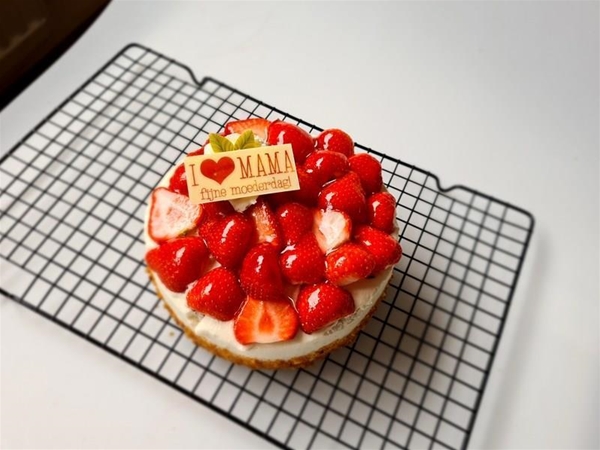Slagroomtaart met aardbeien 6-8 p