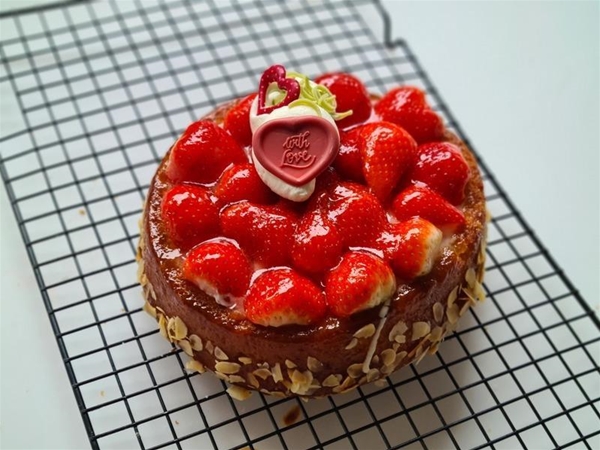 Aardbeien caketaartje